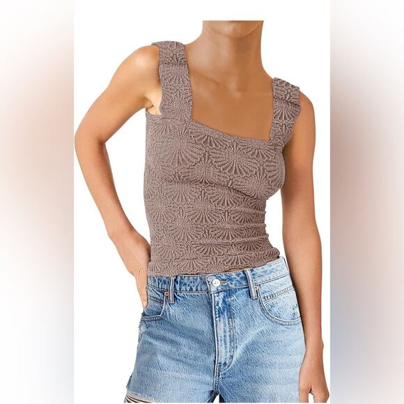 NWOT Textured Beige Womens Top Tank Square Neck Scallop lettuce edge Small - Picture 1 of 10